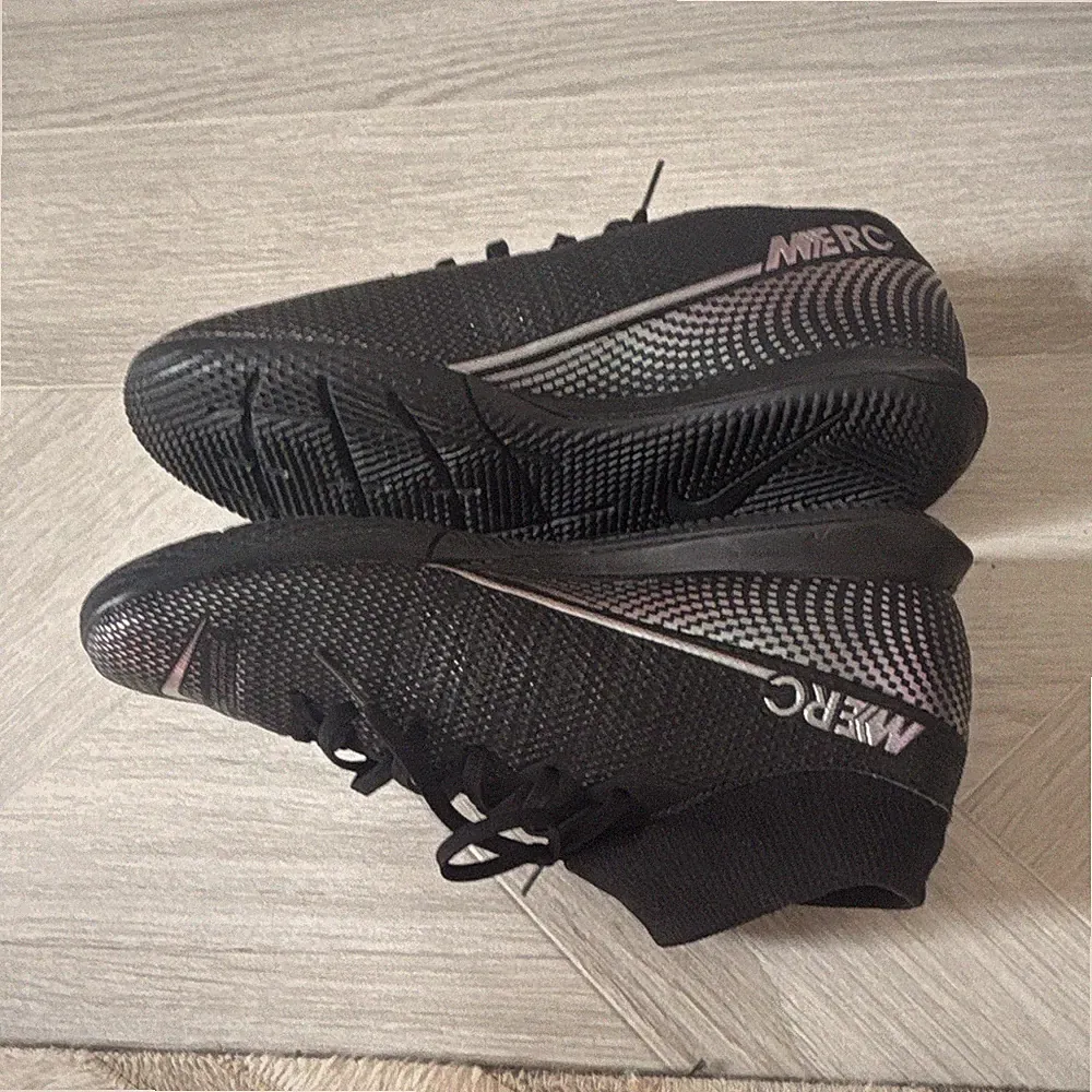 Nike Mercurial MERC Youth Unisex Black indoor Soccer Shoes/Cleats Footwear