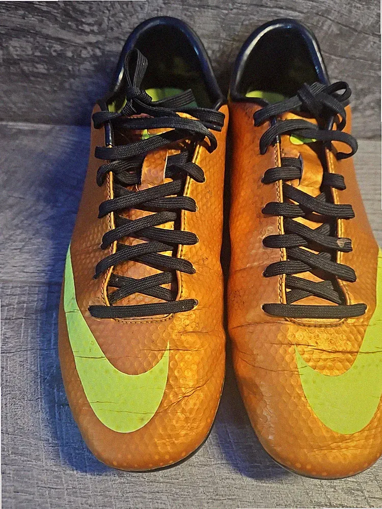 Nike Mercurial Soccer Cleats Men's US 7 EU 40 Orange Football 555613-778