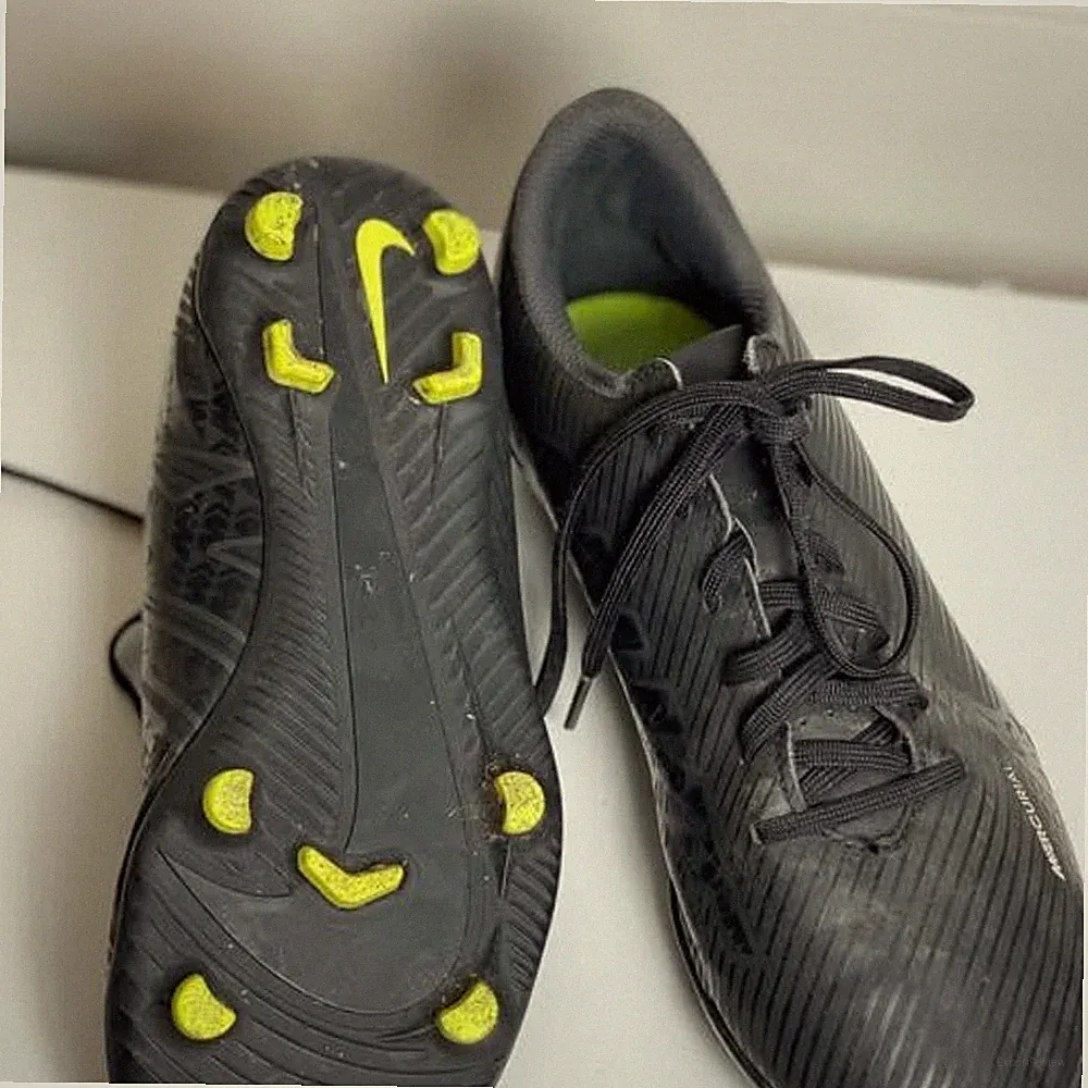 Nike Mercurial Soccer Cleats Youth Size 5.5Y Black