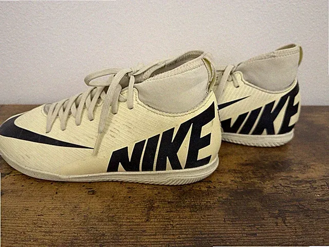 Nike Mercurial Soccer Shoes 3.5Y Kids Yellow