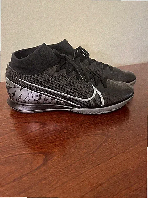 Nike Mercurial Superfly 7 Sneakers. Size 7.5. Indoor soccer Shoes.