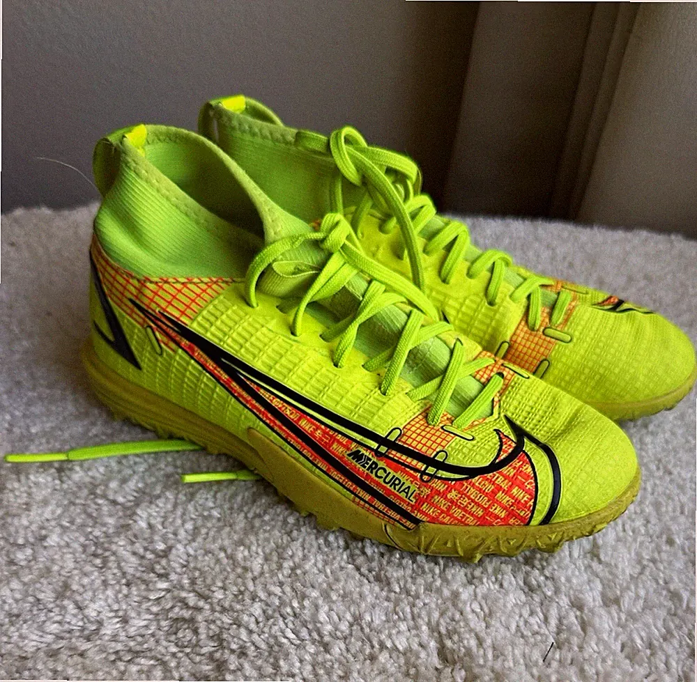 Nike Mercurial Superfly 8 Youth Unisex Turf Soccer Cleats Volt Yellow US 1Y