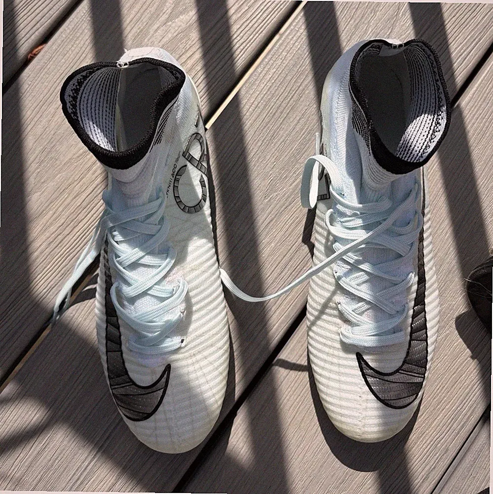 Nike Mercurial Superfly CR7 Soccer Cleats White/Black Molded Studs US 7 M
