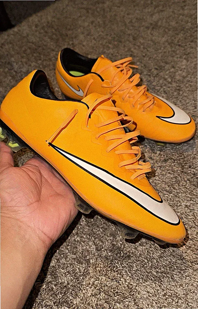Nike Mercurial Vapor 10 RARE Soccer Cleats Orange US 8 D Medium