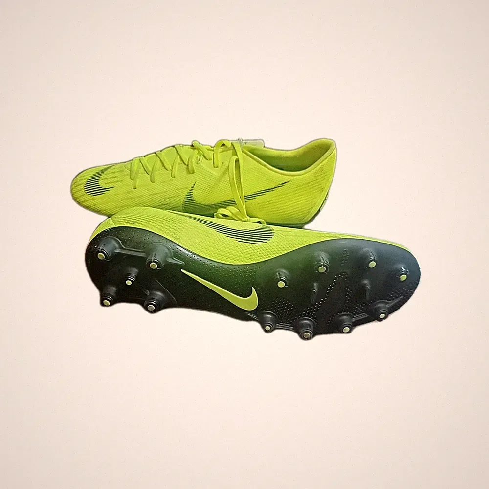 Nike Mercurial Vapor 12 Academy AG-R Soccer Cleats Mens Size 9 Volt