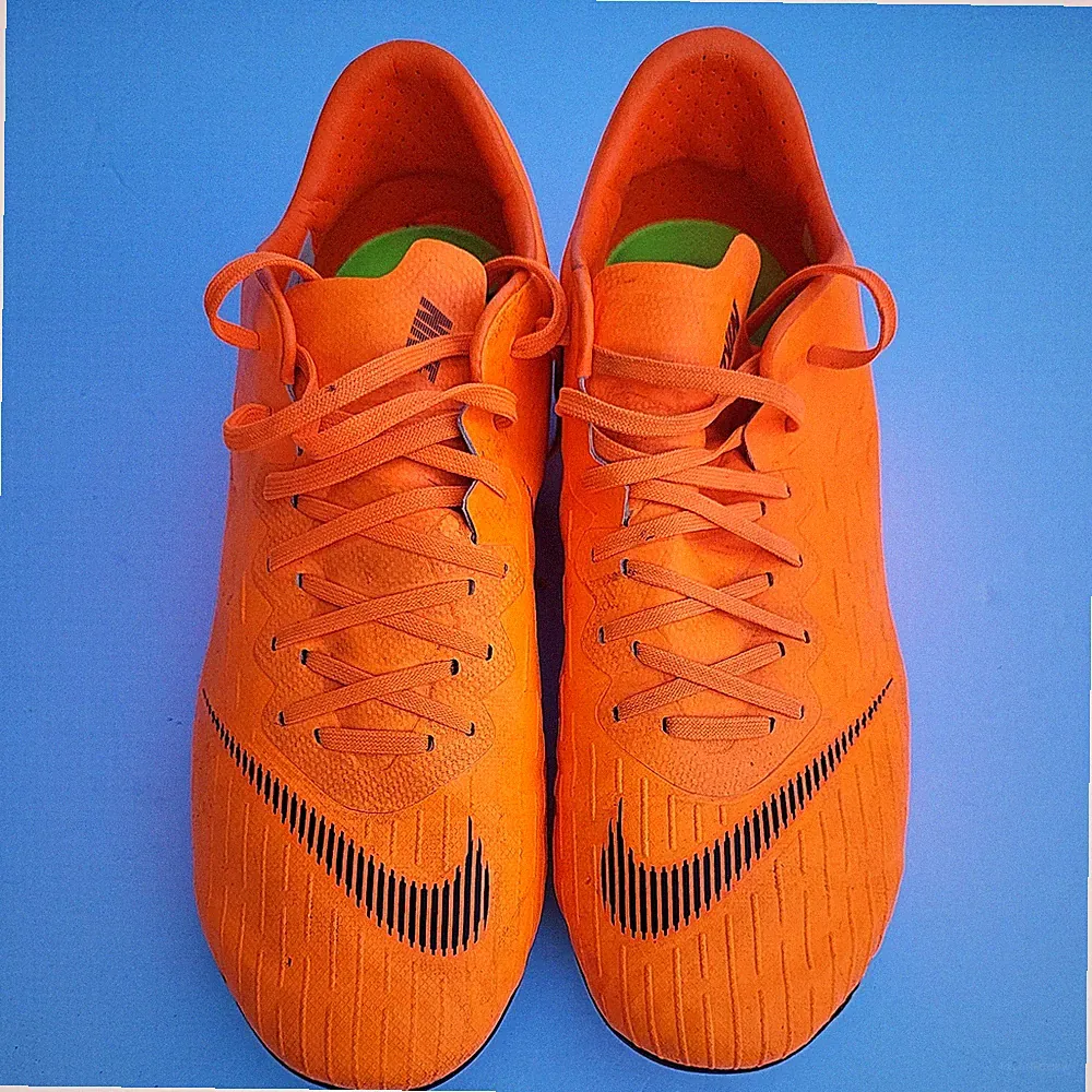 Nike Mercurial Vapor 12 Soccer Cleats "ENGINEERED FOR SPEED" SIZE 8 Great Cond.