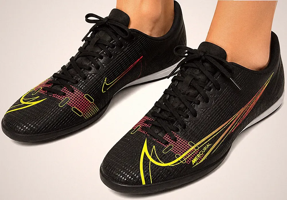 Nike Mercurial Vapor 14 Women Sz 7 Black Yellow Soccer Field Sports Casual Shoe