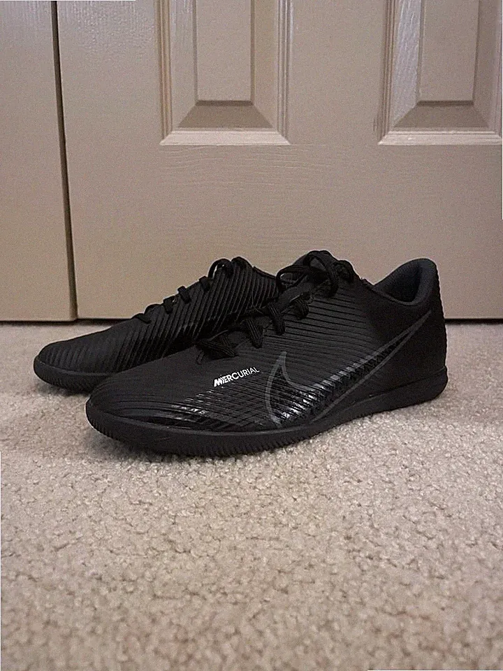 Nike Mercurial Vapor 15 Club Shoes Men's 7.5 Black Indoor Soccer Cleats