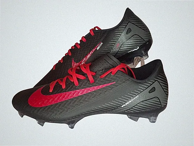 Nike Mercurial Vapor 15 Pro FG Soccer Cleats Size M7.5/W9 Black Red HQ3270-900