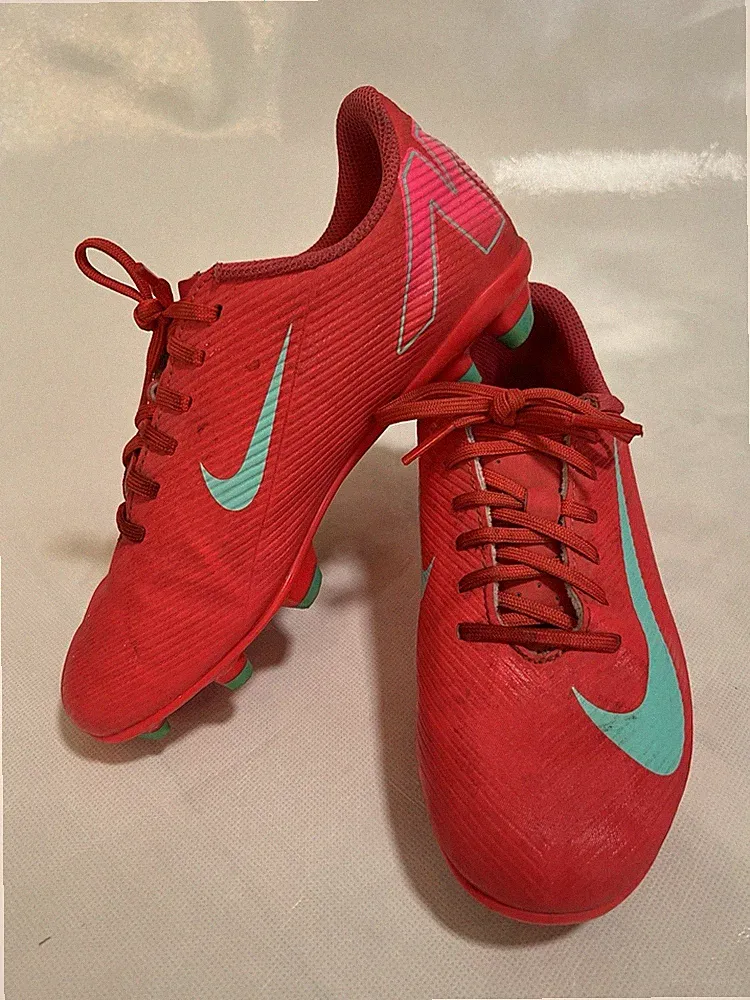 Nike Mercurial Vapor 16 Club Soccer Pink Cleats Kids Size 2 Youth