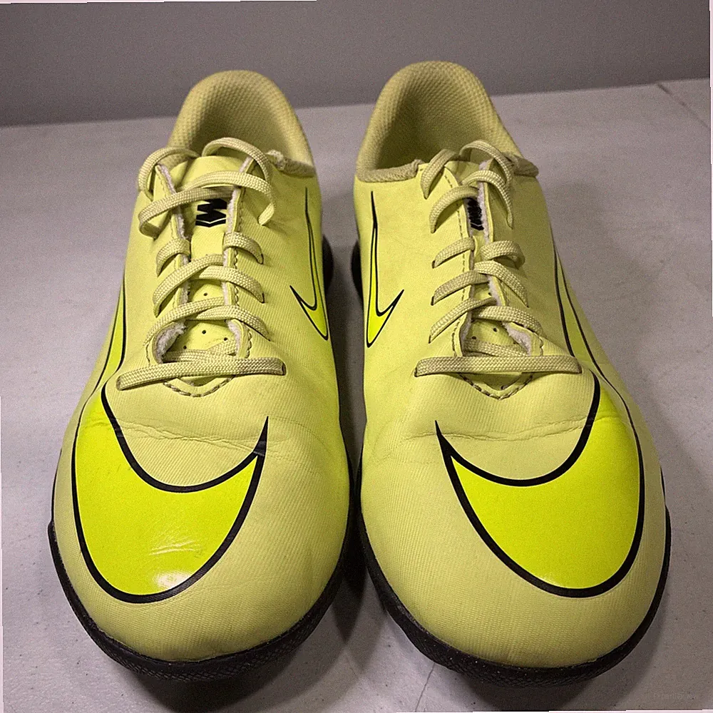 Nike Mercurial Vapor 16 Club Turf Soccer Cleats 6Y