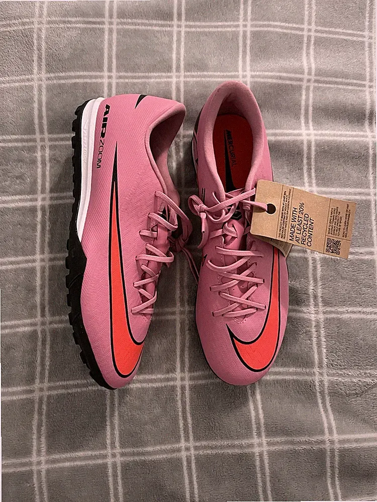 Nike Mercurial Vapor 16 Club turf Soccer pink &crimson Men’s Size 9.5 Brand New