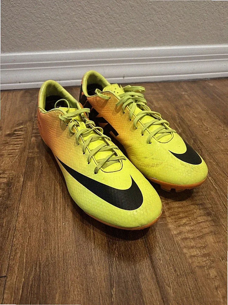 Nike Mercurial Vapor IX Soccer Cleats Yellow And Orange Mens Size 9.5