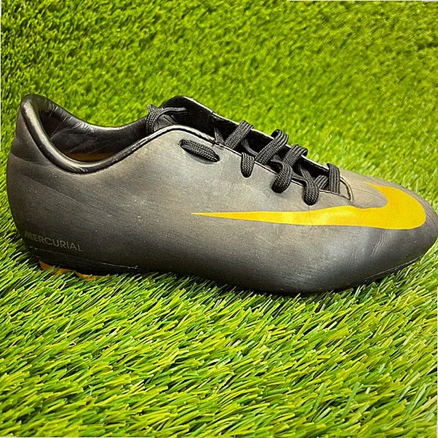 Nike Mercurial Victory Boys Size 2.5Y Gray Black Running Outdoor Soccer Cleats