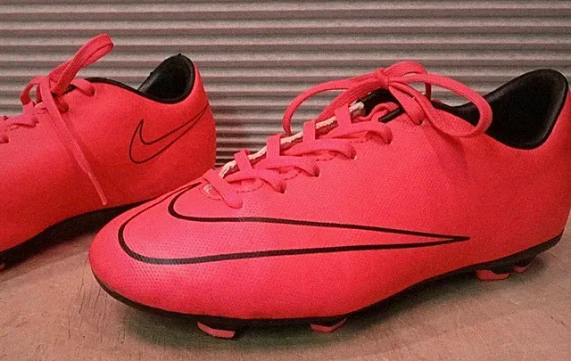 Nike Mercurial Victory Cleats Youth 4.5/36.5 Pink Firm Ground Soccer 651634-660