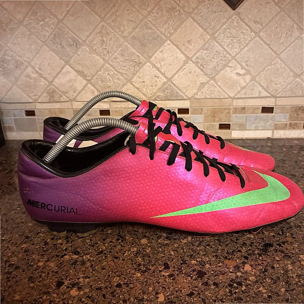 Nike Mercurial Victory IV FG Soccer Cleats Pink Purple Mens Sz 11.5 555613-635