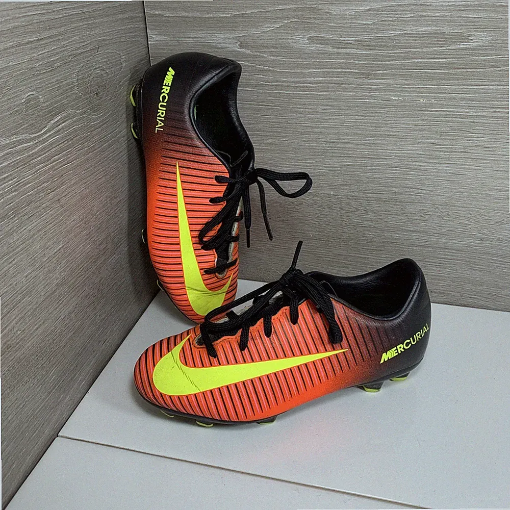 Nike Mercurial Victory Soccer Cleats Kids Size 12C Black Orange Shoe 831945-870
