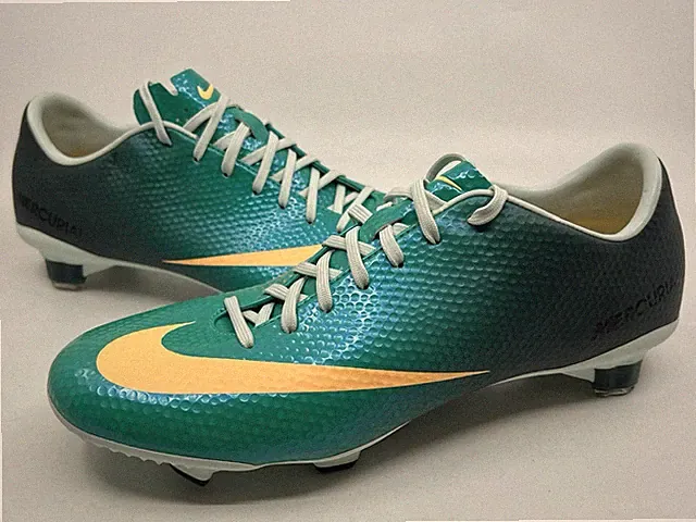 Nike Mercurial Victory womens size 9.5 soccer Shoes green cleats Teal 553632-333