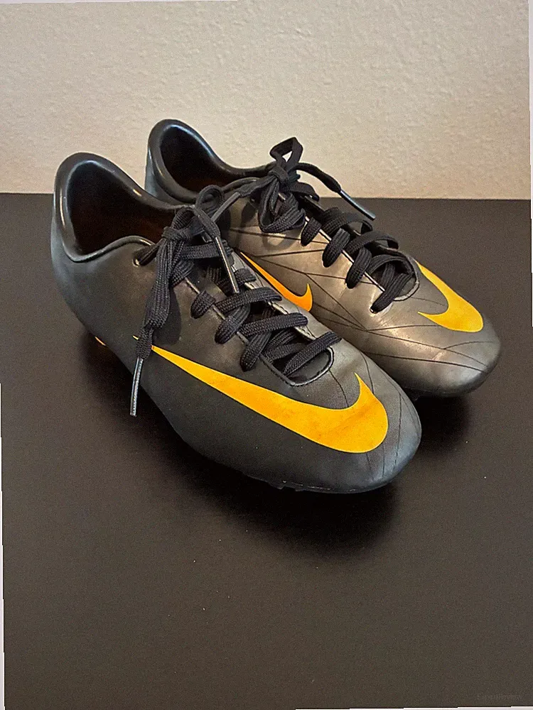 Nike Mercurial Youth Size 1.5Y Soccer/Football Cleats Black Grey Orange