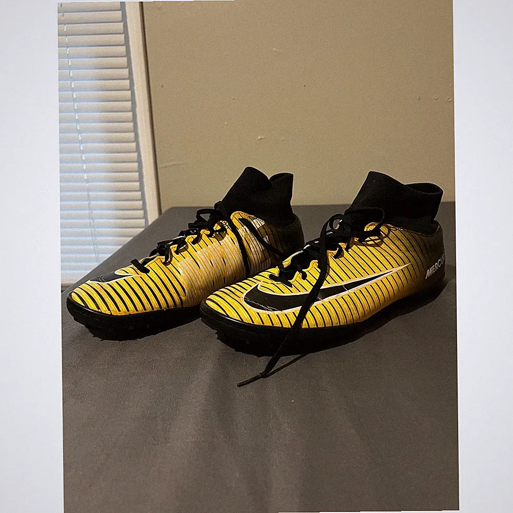 Nike MercurialX Mens Soccer Cleats Yellow Black Stripe Turf Shoes Size 10