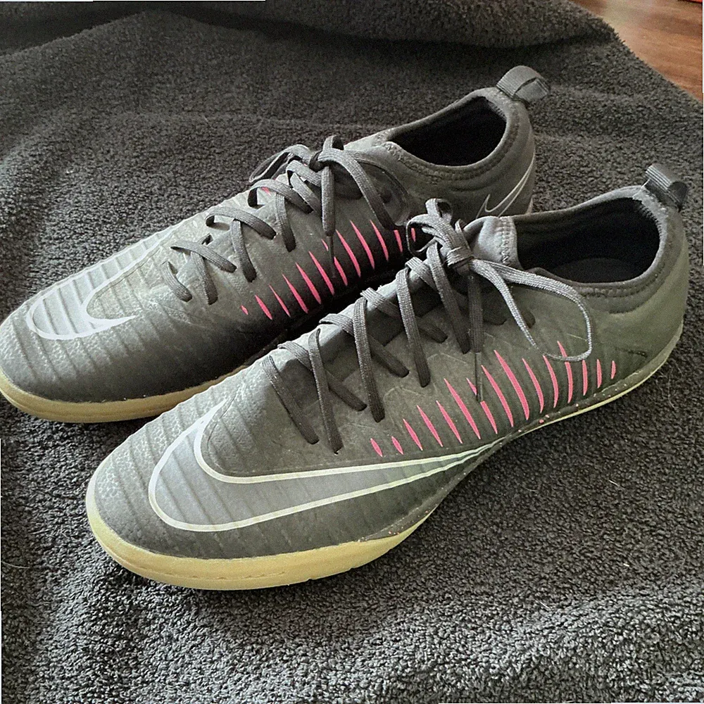 Nike MercurialX Soccer Shoes Black Pink Gum Rubber Sole Lace Up Low Top