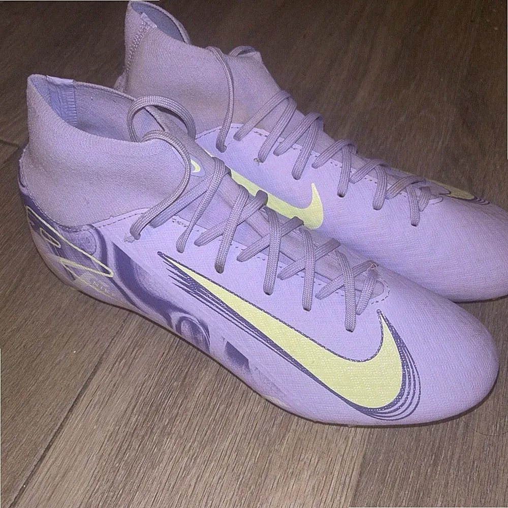 Nike Mid Top Soccer Cleats Purple Yellow Plastic Lace Up Athletic
