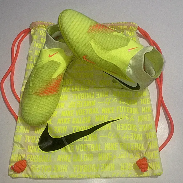 Nike Phantom 6 High Elite FG Soccer Cleats Max Voltage Mens size 6.5 / 7.5W New