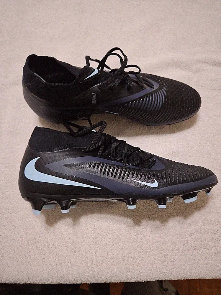 Nike Phantom 6 Low Club soccer cleats Size 6.5 Men’s