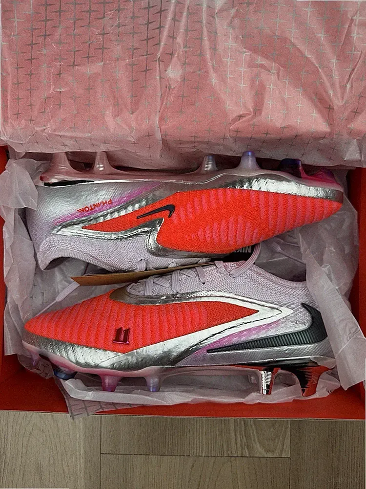 Nike Phantom 6 Low Elite Soccer Cleats Bright Crimson Black Women’s 7 Men’s 5.5