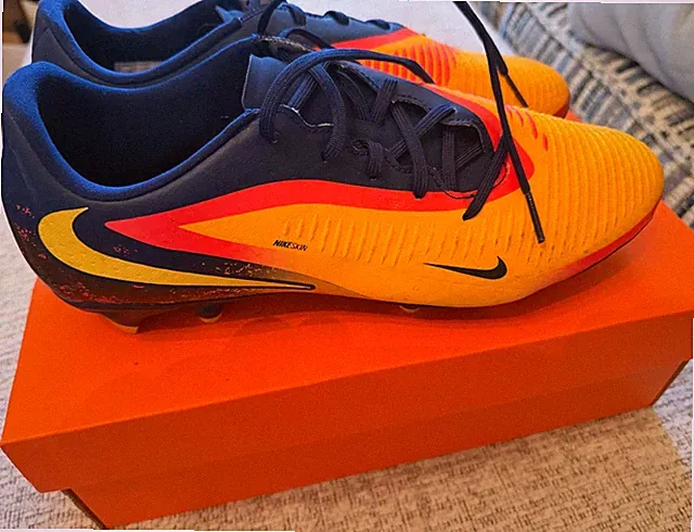 Nike Phantom 6 Low Soccer Cleats Size 10 Men LaserOrangePhantomYellow Good Shape