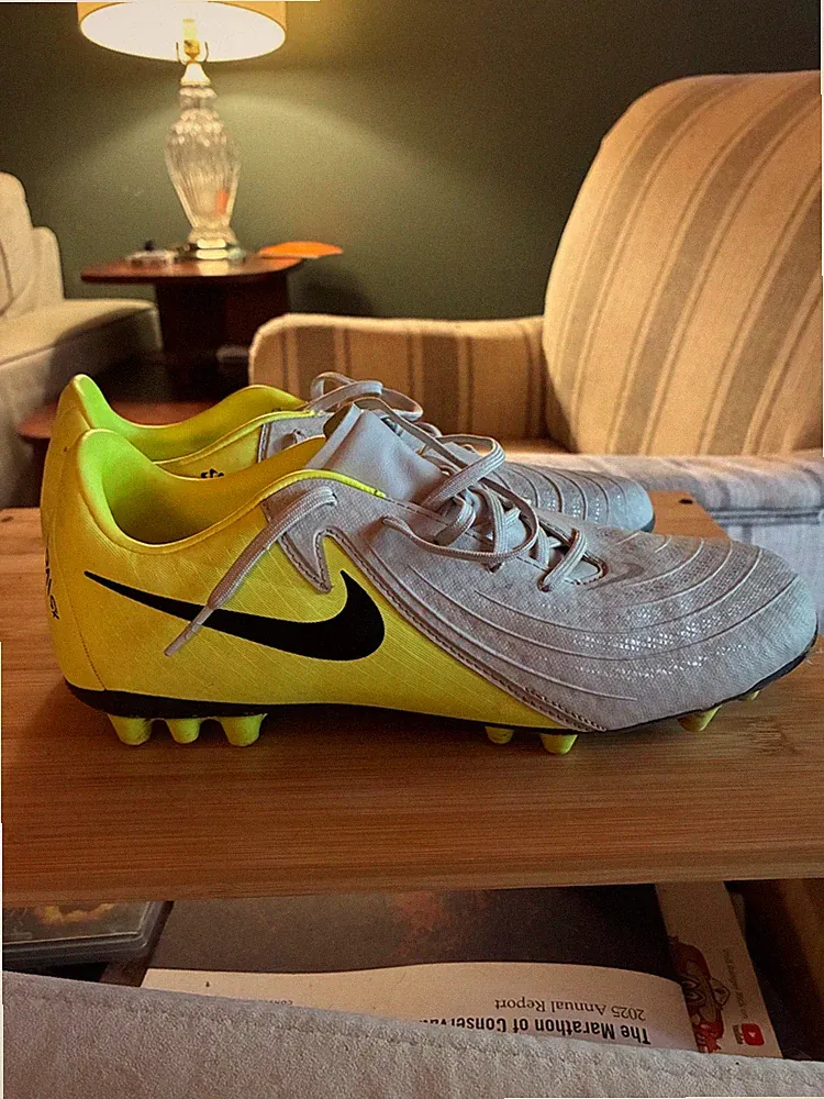 nike phantom AG soccer cleats size 8 mens shoes