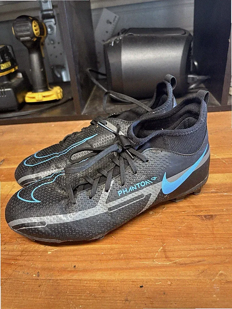 Nike Phantom Black Soccer Cleats size 4.5 Y Boys