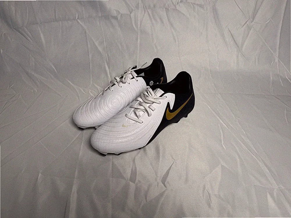 Nike phantom boys soccer cleats - size 6.5