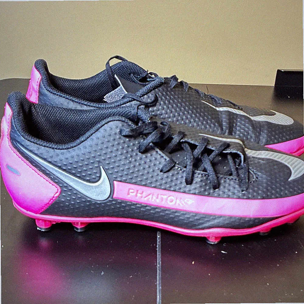 Nike Phantom GT Soccer Cleats Black/Hot Pink Silver Swoosh US Size 7 men’s