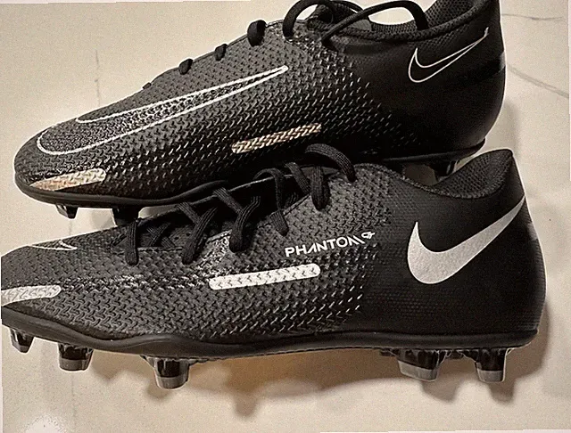 Nike Phantom GT Youth Soccer Cleats (5.5Y) Retails For $145