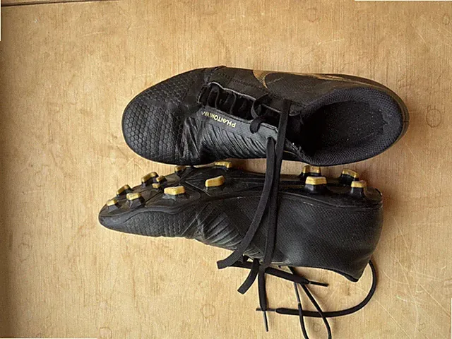 Nike Phantom GT2 Academy MG Soccer Cleats Black Gold Kids Youth
