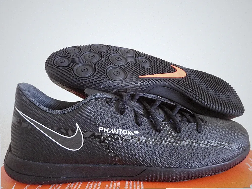 Nike Phantom GT2 Club Ic Indoor Soccer Cleats Black-White Sz 9.5 [DC0829-001]