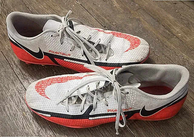 Nike Phantom GT2 Club Mens Soccer Cleats Size 10 DA5640-167 In Great Condition!