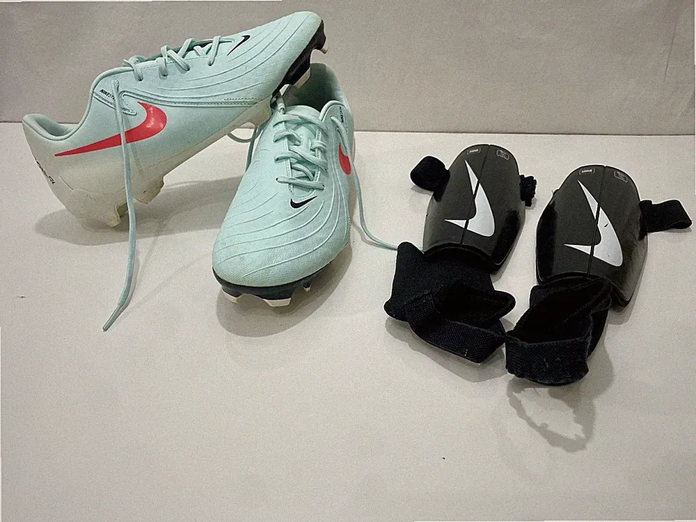 Nike Phantom GX 2 Academy FG/MG Soccer Cleats FD6723-400 Men’s Size 8.5