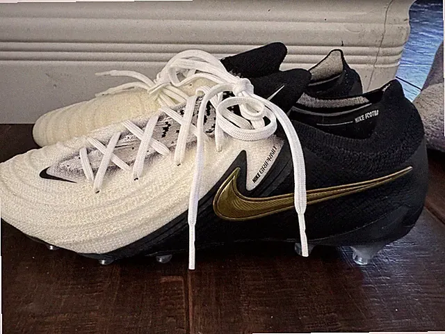 Nike Phantom GX 2 Elite AG Pro Soccer Cleats FQ8927-100 Men's Size 6.5 Women's 8