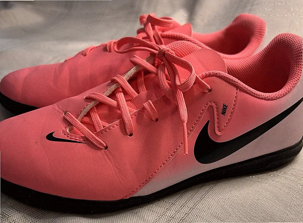 🩷 Nike Phantom GX Girls Indoor Soccer Cleats Size 5 Youth Pink