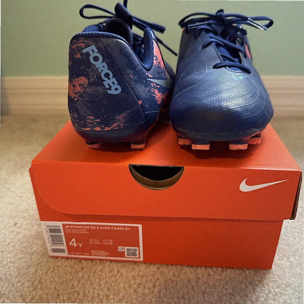 Nike Phantom GX II Academy Firm Ground Soccer Cleats Size 4Y