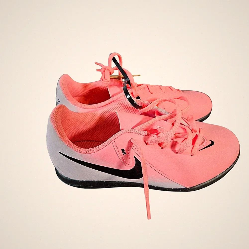 synthetic lightweight kids soccer cleats