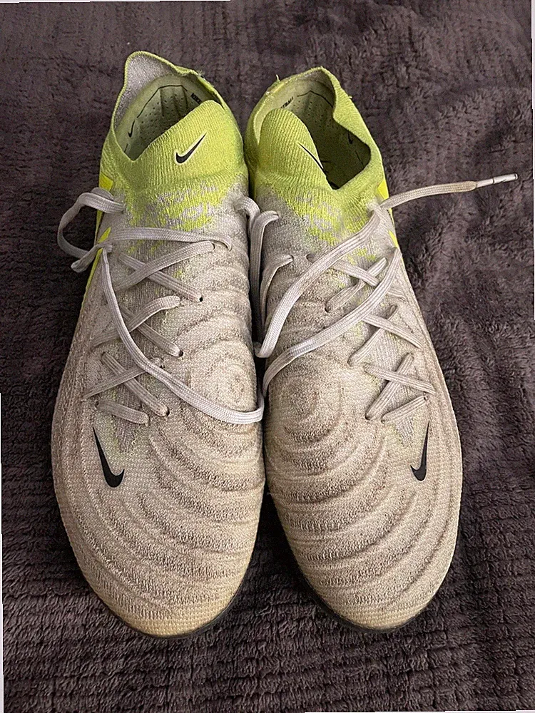 Nike Phantom GX Soccer Cleats – Men’s Size 9.5 – Lucid Yellow/White – Used