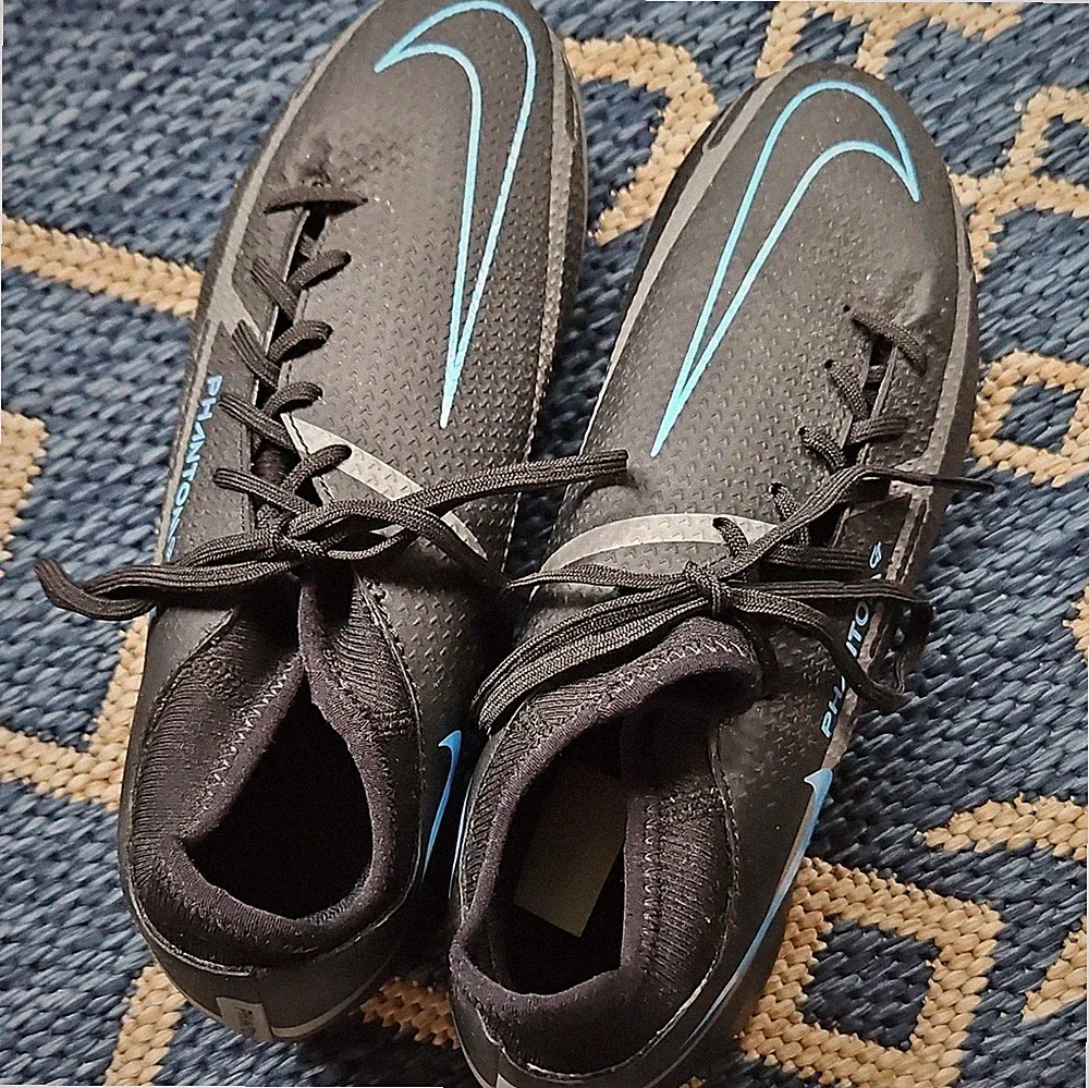Nike Phantom Indoor Soccer Cleats Shoes Black US Size 5.5Y
