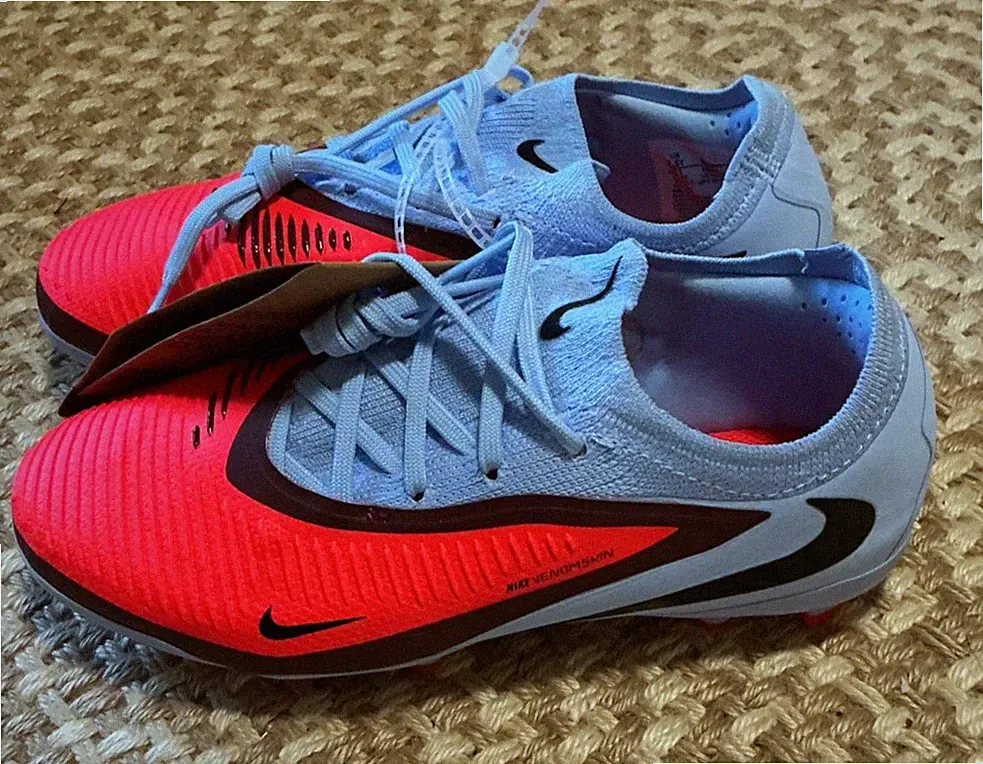 Nike Phantom Low Pro FG Red Blue Soccer Cleats, Size 1.5 youth NEW HM9204-400