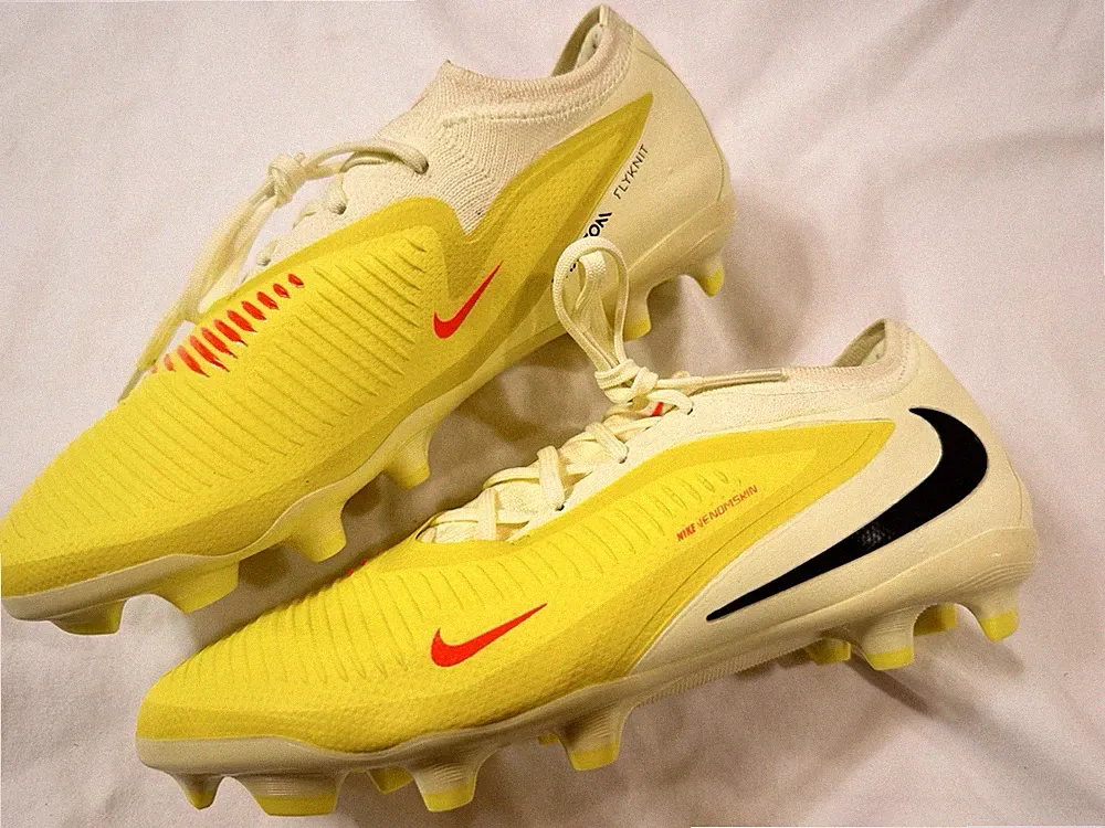 Nike Phantom Luna 2 Academy FG/MG HM9204-800 Youth Soccer Cleats Size 5.5Y