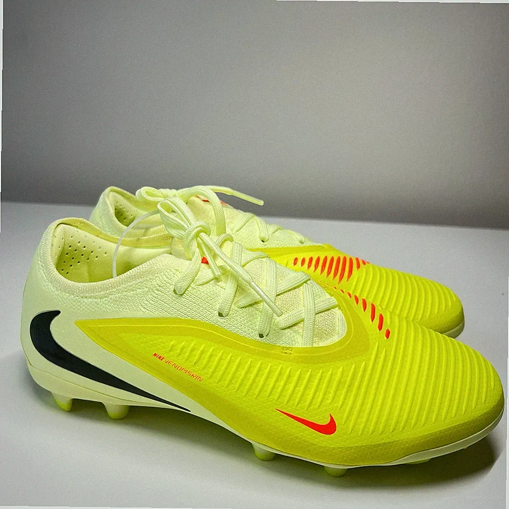 Nike Phantom Luna 2 Academy FG/MG Kids Soccer Cleats HM9204-800 Volt Size 4.5Y