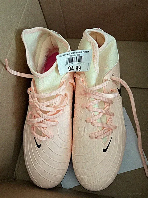 Nike Phantom Luna 2 Academy FG/MG soccer Cleats Pink/peach youth size 1