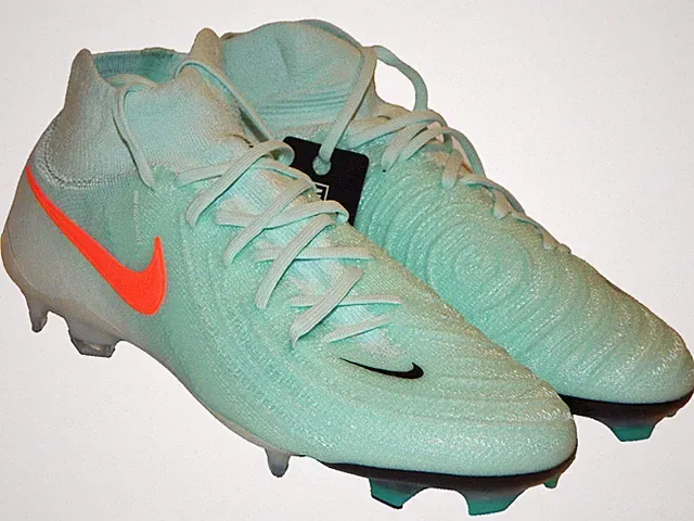 Nike Phantom Luna 2 Elite FG Soccer Cleats Mens Size 6.5 Mad Energy Pack HF4358